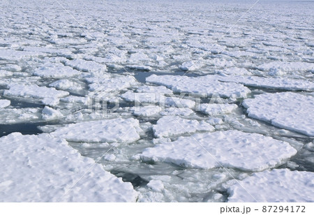 網走の流氷の海　北海道 87294172