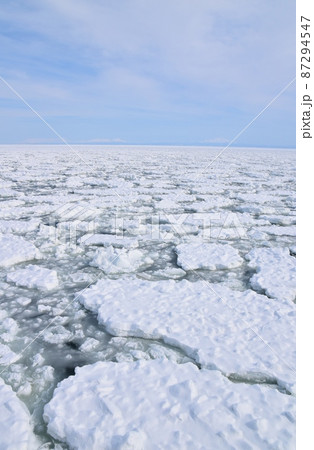 網走の流氷の海　北海道 87294547