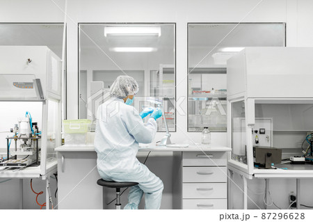 Laboratory for the production of biomaterials. People do research. 87296628