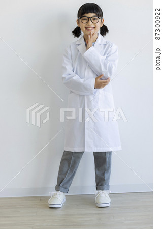 白衣の女の子 87300922