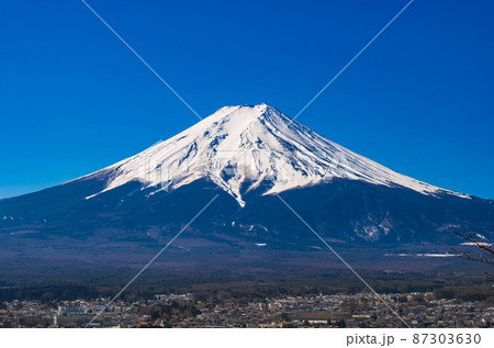富士山　冬景　富士吉田から眺望 87303630