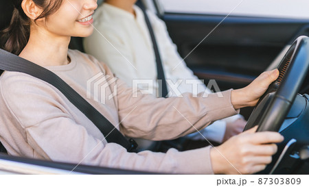 女性の運転 女性の運転 87303809