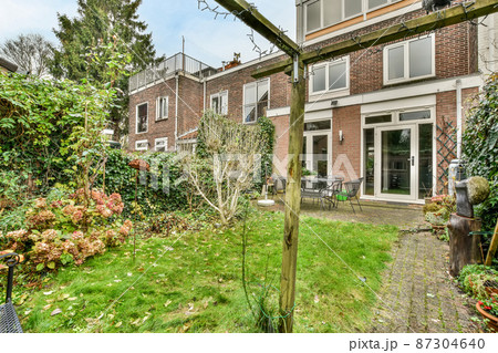 Large house with a garden in the backyard 87304640