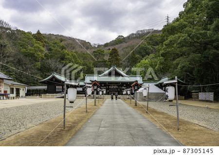 岡山縣護國神社　拝殿　岡山県岡山市 87305145