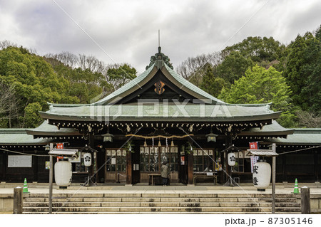 岡山縣護國神社　拝殿　岡山県岡山市 87305146