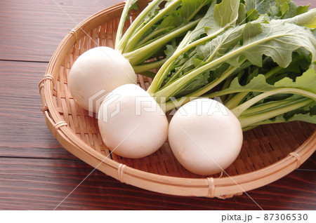 カブ　葉付きのカブ　葉付きのカブ三個 87306530