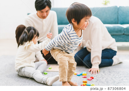 子育て世帯 子育て世帯 87306804