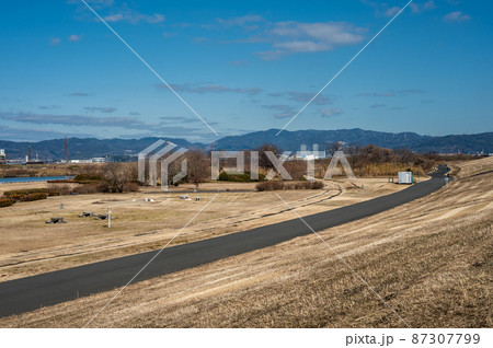 冬の淀川河川公園枚方地区の眺め 冬の淀川河川公園枚方地区の眺め 87307799