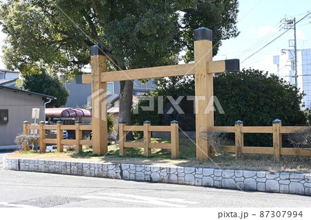 岡崎二十七曲り出発点の冠木門 87307994