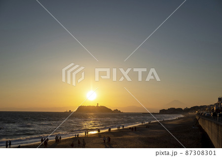 江ノ島 江の島 富士山 日没 夕焼け 空 【神奈川県 江ノ島】 江ノ島 江の島 富士山 日没 夕焼け 空 【神奈川県 江ノ島】 87308301