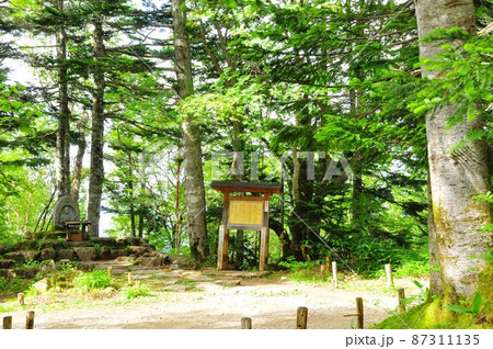 新穂高ロープウェイ 西穂高口の千石園地散策路と播隆上人石像と案内板 新穂高ロープウェイ 西穂高口の千石園地散策路と播隆上人石像と案内板 87311135