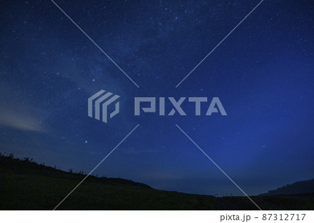 夏空に瞬く星空 87312717