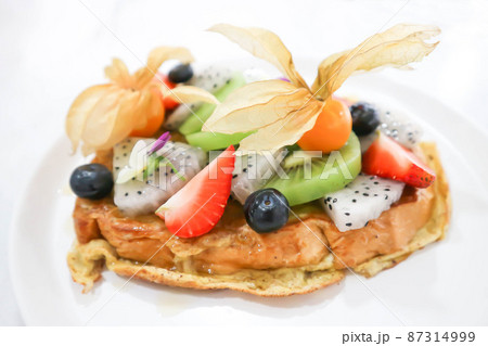 toast or French toast with fruit. 87314999