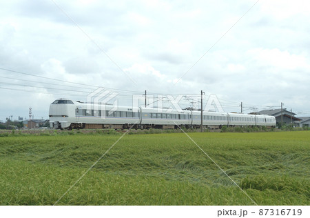 北陸本線 野々市-松任 JR西日本 683系 S11編成(金沢) しらさぎ 北陸本線 野々市-松任 JR西日本 683系 S11編成(金沢) しらさぎ 87316719
