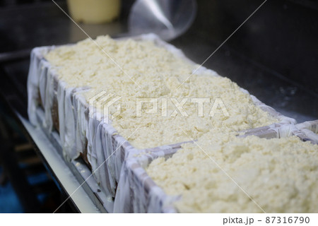島豆腐　豆腐　石垣　沖縄　製造　食品　大豆　豆　たんぱく質　工場 87316790