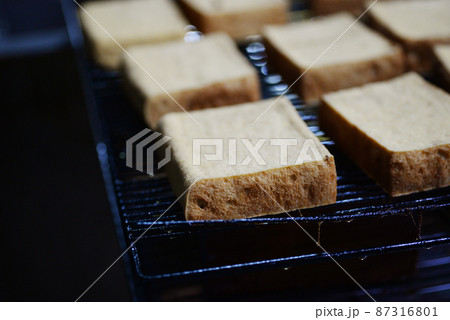 島豆腐 豆腐 石垣 沖縄 製造 食品 大豆 豆 たんぱく質 工場 島豆腐 豆腐 石垣 沖縄 製造 食品 大豆 豆 たんぱく質 工場 87316801