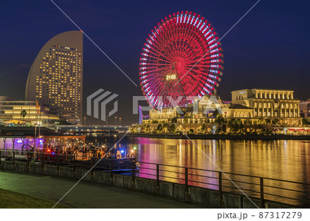 横浜　大観覧車 みなとみらい 夜景 イルミネーション 87317279