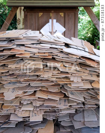 足手荒神　奉納された手足の木型　（熊本県） 87318183