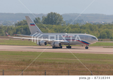 ロシア大統領専用機Il-96-300PU着陸逆噴射 87318344