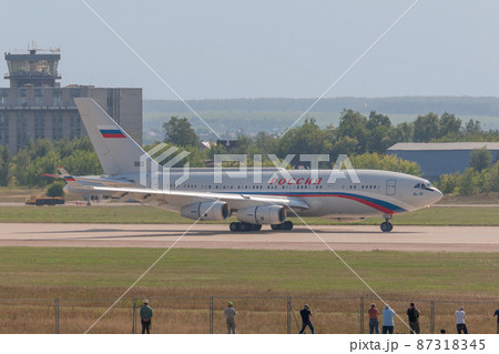 ロシア大統領専用機Il-96-300PU着陸逆噴射 ロシア大統領専用機Il-96-300PU着陸逆噴射 87318345