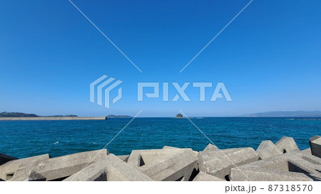 阿久根新港のボードウォーク 前方は阿久根大島方面 阿久根市 鹿児島県 阿久根新港のボードウォーク 前方は阿久根大島方面 阿久根市 鹿児島県 87318570