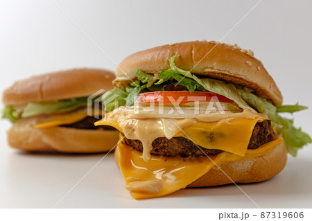ハンバーガー パン チーズ 87319606