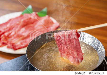 牛肉のしゃぶしゃぶ しゃぶしゃぶ 牛肉のしゃぶしゃぶ しゃぶしゃぶ 87320784