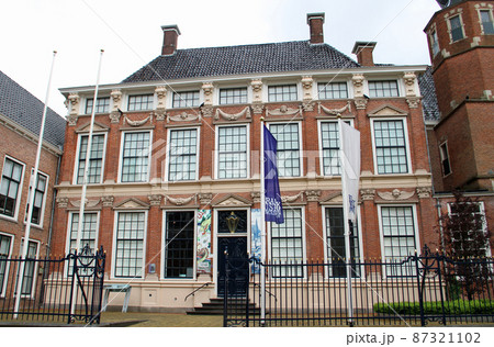 レーワルデンの陶磁器博物館の建物 87321102