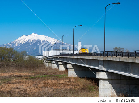 弘前市清瀬橋より岩木山　その1 87321899