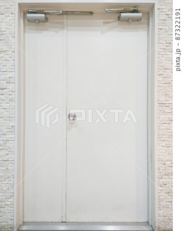 白いドア 87322191