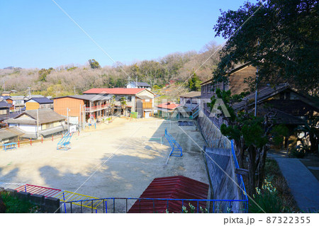 笠岡市立真鍋中学校のレトロな校舎と真鍋小学校3 岡山県笠岡市真鍋島 笠岡市立真鍋中学校のレトロな校舎と真鍋小学校3 岡山県笠岡市真鍋島 87322355