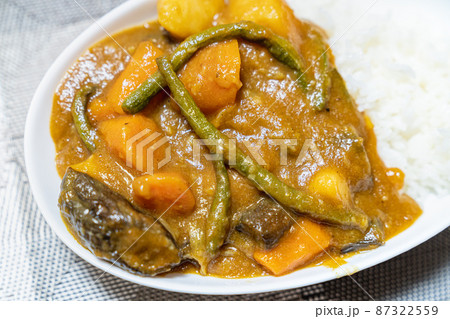 美味しそうな手作りカレーライスの写真。 87322559