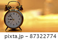 おしゃれなアナログ目覚まし時計 87322774