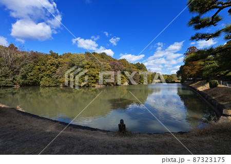 佐紀陵山古墳（日葉酢媛命陵）奈良県奈良市山陵町 87323175