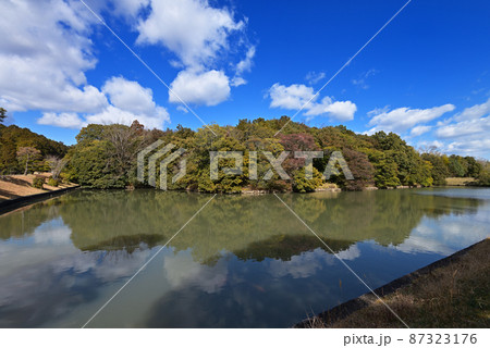 佐紀陵山古墳（日葉酢媛命陵）奈良県奈良市山陵町 87323176