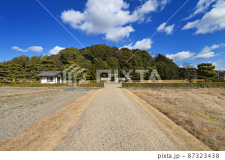 佐紀高塚古墳(孝謙・称徳天皇高野陵)奈良県奈良市山陵町 佐紀高塚古墳(孝謙・称徳天皇高野陵)奈良県奈良市山陵町 87323438