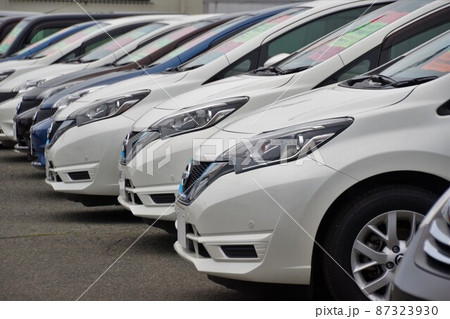 販売店に並ぶ車 日産ノート 販売店に並ぶ車 日産ノート 87323930
