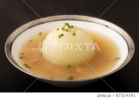 まるごと玉ねぎのオニオンスープ まるごと玉ねぎのオニオンスープ 87324391