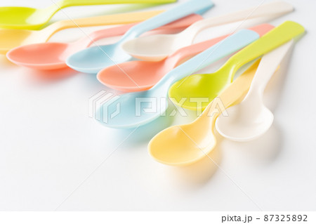 プラスチックのスプーン プラスチックのスプーン 87325892