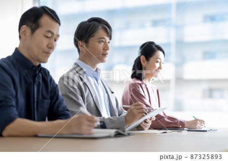 中高年のセミナー聴講者 イメージ 撮影協力「LINK FOREST」 中高年のセミナー聴講者 イメージ 撮影協力「LINK FOREST」 87325893