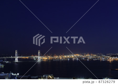 新子安から見た横浜ベイブリッジ (夜景) 87326279
