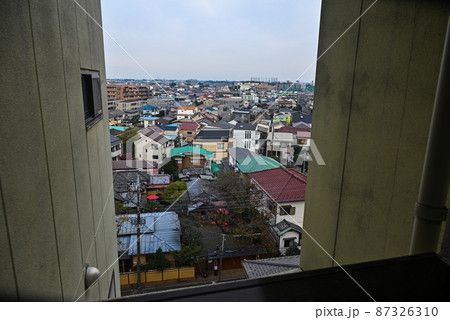 8階から下を覗く　北浦和の住宅街 87326310