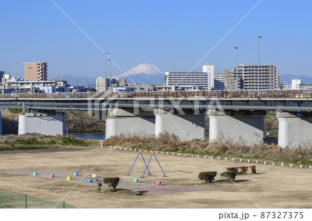 多摩川 ガス橋緑地とガス橋越しに望む富士山 東京都大田区 多摩川 ガス橋緑地とガス橋越しに望む富士山 東京都大田区 87327375