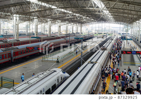 中国の鉄道 高鉄 鄭州駅 87329925