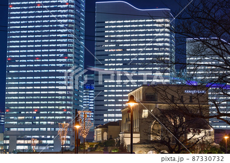 クリスマスシーズンの横浜みなとみらいの夜景 87330732