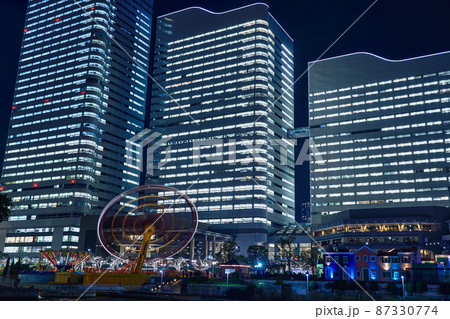 クリスマスシーズンの横浜みなとみらいの夜景 87330774