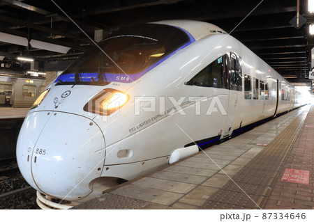 特急 885系白いソニック　（JR小倉駅） 87334646