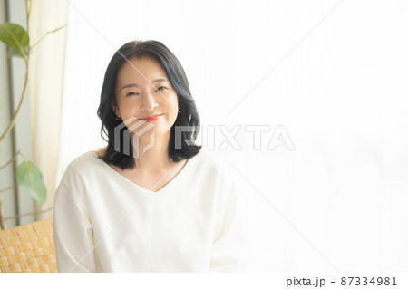 ビューティー　ミドル女性 87334981