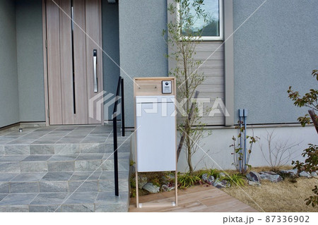 新築住宅の玄関アプローチ 新築住宅の玄関アプローチ 87336902