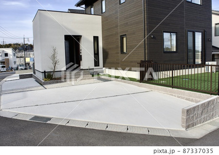 新築住宅の駐車場 新築住宅の駐車場 87337035